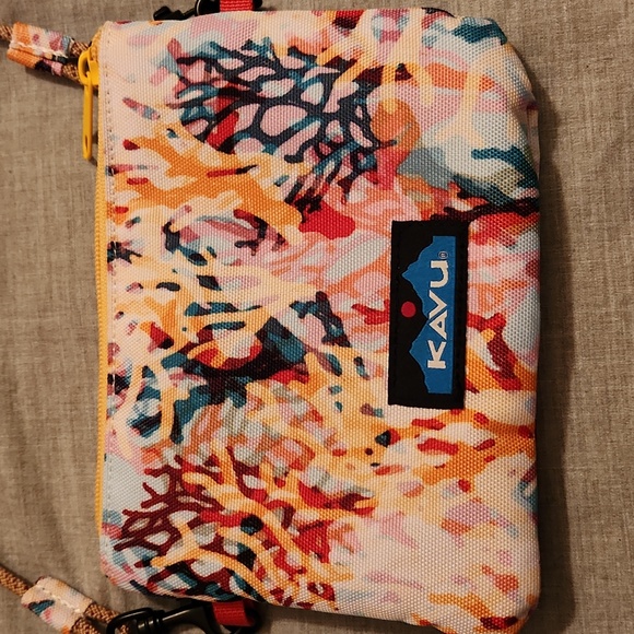 Kavu Handbags - Kavu EUC small crossbody or wristlet purse